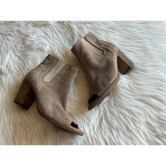Toms Majorca Women’s 6 Tan Perforated Suede Peep Toe Chunky Heel Booties - Picture 1 of 10
